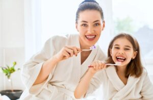 Best 5 Ways Seniors Can Maintain Strong Teeth